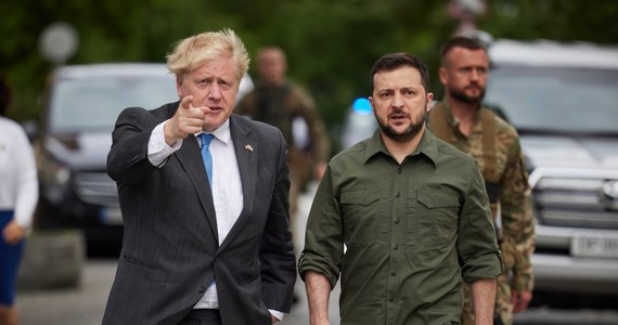 Musimy się przygotować na długą wojnę na Ukrainie i zapewnić temu krajowi przetrwanie. Jeśli Rosja utrzymałaby okupowane tereny, żaden kraj na świecie nie mógłby się czuć bezpieczny - napisał brytyjski premier Boris Johnson w tekście dla "The Sunday Times".