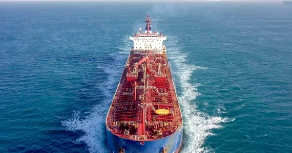 ​Po raz pierwszy od dwóch lat dostawy ropy naftowej z Wenezueli dotrą do Europy - podaje agencja Reutera. Dostawy trafią do włoskiej firmy naftowej Eni oraz hiszpańskiego Repsol. Liczne kraje Zachodu upatrują w imporcie z Wenezueli szansę na odcięcie się od rosyjskiej ropy.