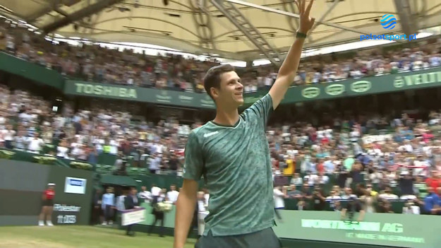 Hubert Hurkacz podczas finału ATP w Halle w znakomitym stylu pokonał Daniiła Miedwiediewa (6:1, 6:4). Rosjanin w trakcie całego spotkania zdołał wygrać zaledwie pięć gemów. Polski tenisista powrócił do najlepszej dziesiątki rankingu ATP.