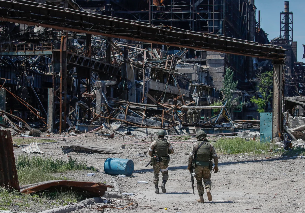 ​Kilka osób z batalionu Azow, którzy poddali się w Mariupolu, zostało przewiezionych do aresztu śledczego Lefortowo w Moskwie - informuje agencja TASS, powołując się na źródła w organach ścigania.