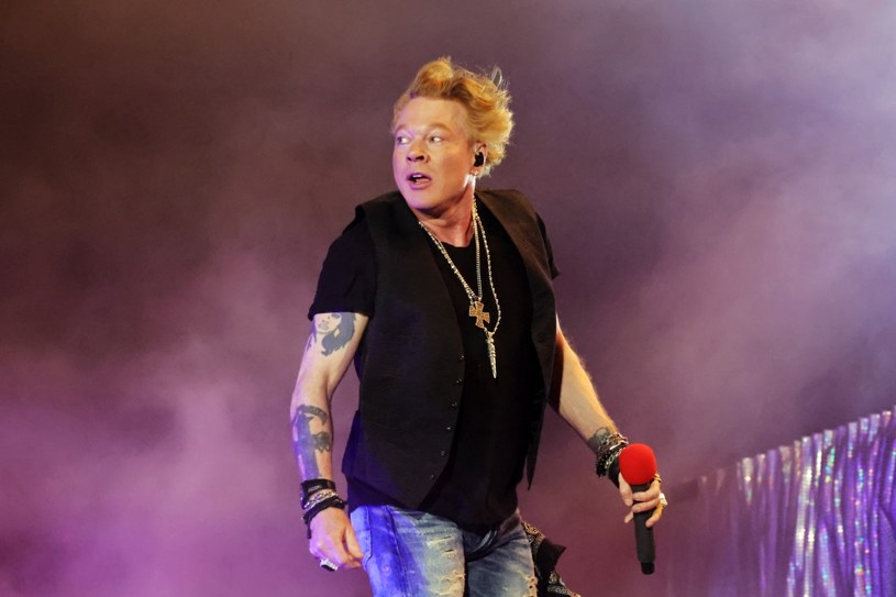 W poniedziałek 20 czerwca na PGE Narodowym w Warszawie wystąpi legendarna grupa Guns N' Roses. W związku z panującymi w Polsce upałami i ostrzeżeniami przed burzami w stolicy fani zastanawiają się, czy dach nad obiektem będzie rozłożony.