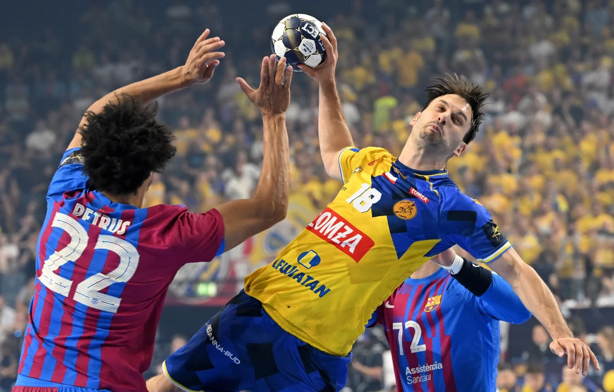 Piłkarze ręczni Łomży Vive Kielce przegrali po dogrywce i rzutach karnych z obrońcą trofeum hiszpańską Barcą 32:32 (28:28, 13:14), karne 3-5 w finale Ligi Mistrzów w Kolonii.