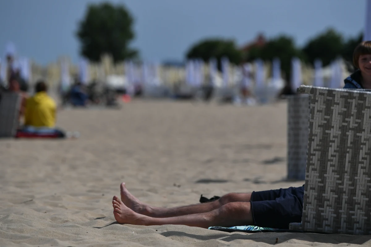 Po wpłynięciu danych z termometrów maksymalnych okazało się, że najwyższa dziś zanotowana temperatura to 38,3 stopni Celsjusza w Słubicach - poinformował Instytut Meteorologii i Gospodarki Wodnej. Oznacza to, że rekord czerwca został wyrównany.