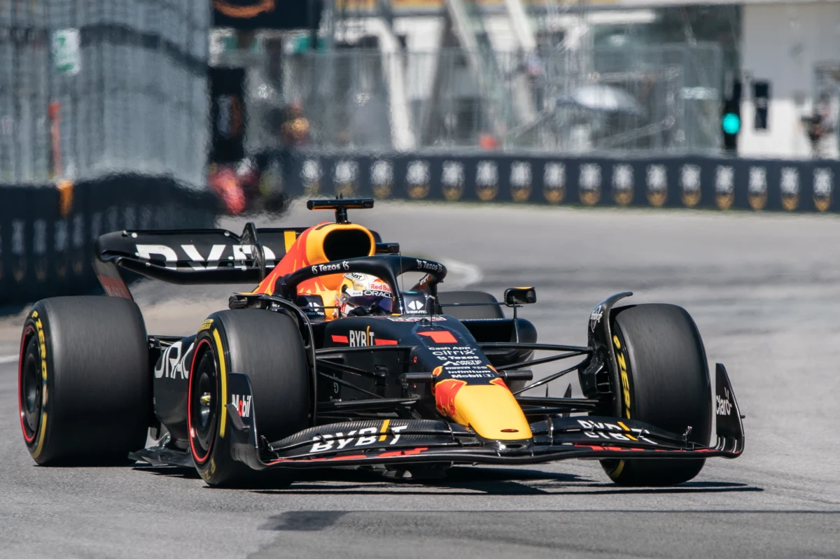 Prowadzący w klasyfikacji generalnej mistrzostw świata Formuły 1 Holender Max Verstappen (Red Bull) wygrał wyścig o Grand Prix Kanady w Melbourne, dziewiątą rundę cyklu. Drugi był Hiszpan Carlos Sainz jr. (Ferrari), a trzeci - Brytyjczyk Lewis Hamilton (Mercedes).