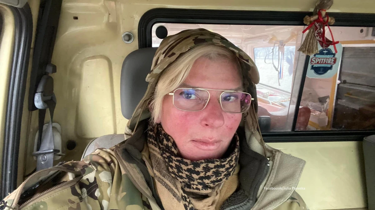 Po trzech miesiącach w niewoli Julia Pajewska "Tajra" została uwolniona. Ukraińska wolontariuszka w Mariupolu pomogła setkom rannych i dokumentowała sytuację w atakowanym mieście. "Wszyscy powrócą do domów, tak jak ja" - powiedziała na nagraniu medyczka, która ma polskie korzenie.