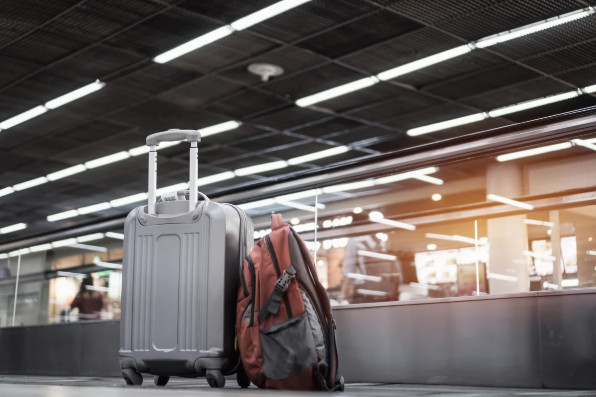 Brytyjskie tanie linie lotnicze easyJet poinformowały dziś, że zmniejszą liczbę połączeń w kluczowym okresie letnim. To reakcja na problemy z brakami kadrowymi, z którymi zmaga się wiele lotnisk w Europie.