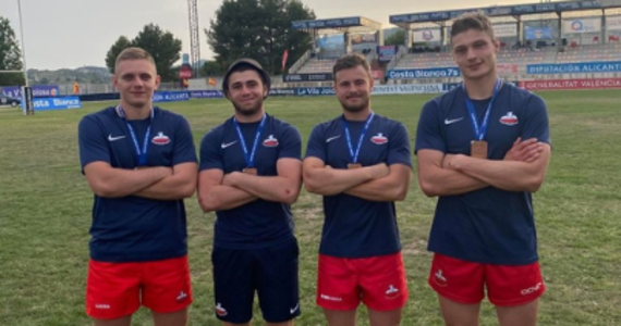 Kadry kobiet i mężczyzn zagrają na początku lipca (1-3.07) pod Wawelem w mistrzostwach Europy w siedmioosobowej odmianie rugby. "Celujemy jak najwyżej - gramy przed własną publicznością i w naszym mieście" - mówią zawodnicy reprezentacji Marcin Morus i Mateusz Polakiewicz w rozmowie z Tomaszem Staniszewskim.