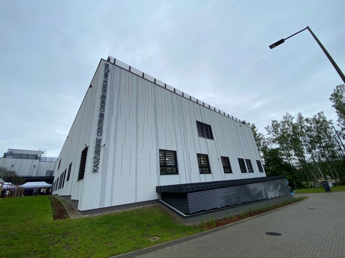 To milowy krok dla jakości leczenia w województwie pomorskim. Nowoczesny Blok Operacyjny i Kaszubskie Centrum Chorób Serca i Naczyń powstały w nowym obiekcie Szpitala Specjalistycznego w Wejherowie.