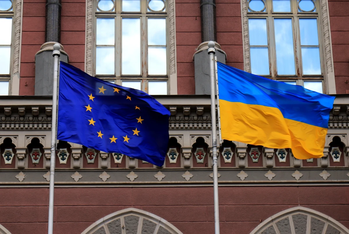 Ukraina coraz bliżej kandydatury do Unii Europejski. "Na tym spotkaniu żadnych sprzeciwów nie słyszeliśmy" - powiedział po spotkaniu ministrów spraw zagranicznych państw UE szef polskiej dyplomacji Zbigniew Rau.  