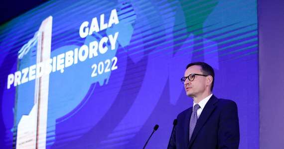 "Jestem przekonany, że polscy przedsiębiorcy poradzą sobie również w tej bardzo trudnej sytuacji, w jakiej przyszło nam dzisiaj kształtować okoliczności gospodarcze" - podkreślił premier Mateusz Morawiecki podczas Gali Przedsiębiorcy 2022.