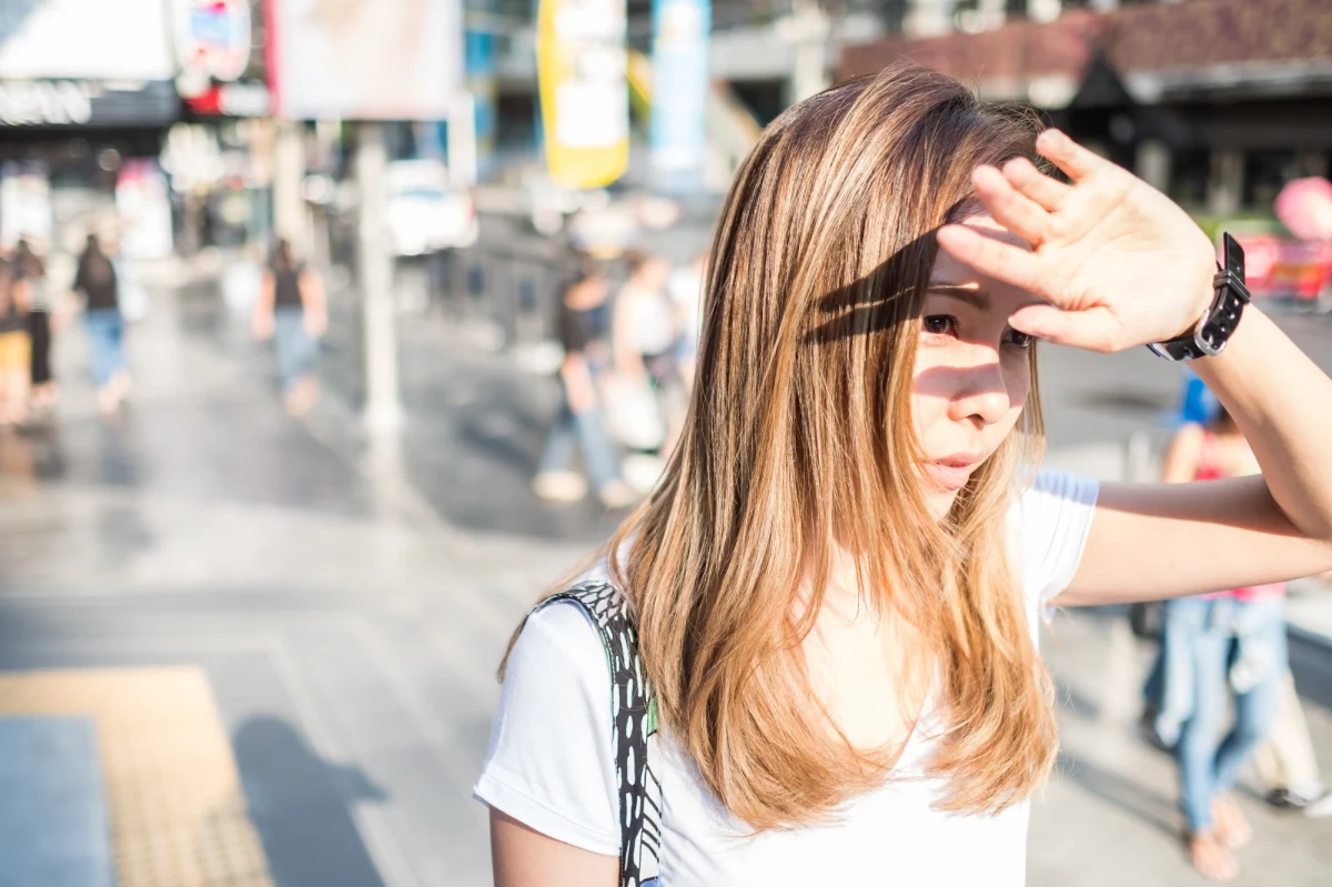 Ekstremalne upały powodują w USA więcej zgonów niż huragany, powodzie i tornada razem wzięte. Przyczyniają się do około 1500 zgonów rocznie, a obrońcy praw człowieka szacują, że około połowa z nich to osoby bezdomne.