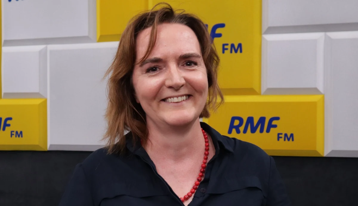 Polacy nadal chcą pomagać Ukraińcom, ale inaczej. „Chcemy pomagać konkretnie, nie chcemy rozdawać misiów na granicy czy ciepłych posiłków, które były bardzo ważne na samym początku, w momencie gdy mnóstwo osób pojawiło się na naszej granicy. Przecież kilka milionów Ukraińców znalazło się w Polsce w ciągu bardzo krótkiego czasu. Teraz chcemy pomagać mądrzej” – mówiła w Rozmowie w południe prezes Stowarzyszenia Wiosna Joanna Sadzik. 