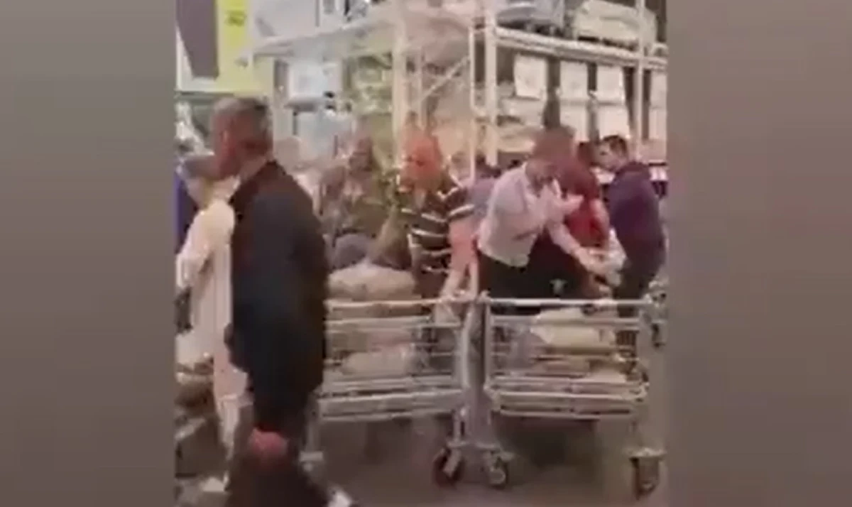 Po zakazie przewozu koleją przez Litwę do Kaliningradu niektórych towarów z Rosji mieszkańcy tej enklawy nad Bałtykiem zaczęli masowo wykupywać materiały budowlane i gaz - podał portal The Moscow Times. 