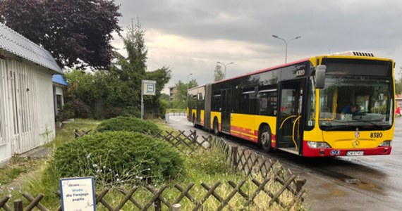 Wrocławskie MPK postanowiło kolejny już raz zadbać o psy i koty. Na pętlach tramwajowych i autobusowych rozstawiono miski z wodą dla czworonogów, by mogły się one chłodzić w upalne letnie dni. 