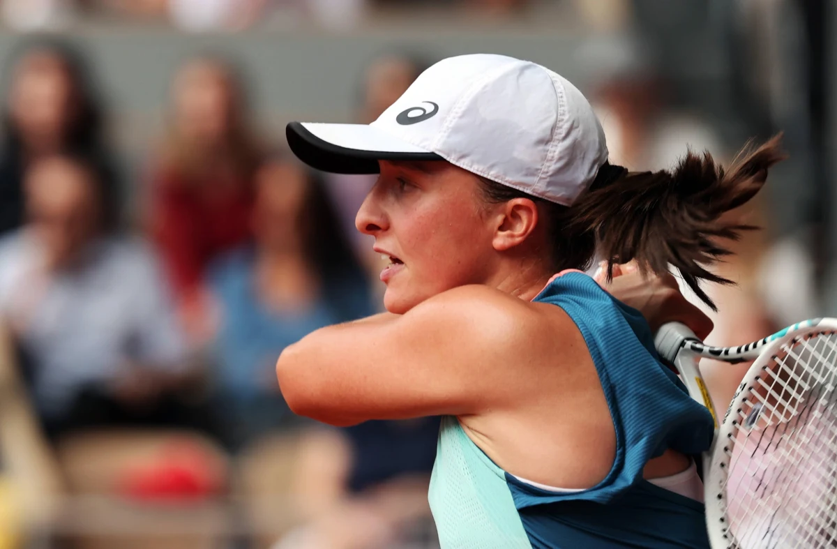 Liderka światowego rankingu tenisistek Iga Świątek, a także Serb Novak Djoković zagrają z "jedynkami" w rozpoczynającym się w poniedziałek tenisowym turnieju Wielkiego Szlema na trawiastych kortach w Wimbledonie - poinformowali oficjalnie organizatorzy. Hubert Hurkacz rozstawiony został z numerem siódmym.