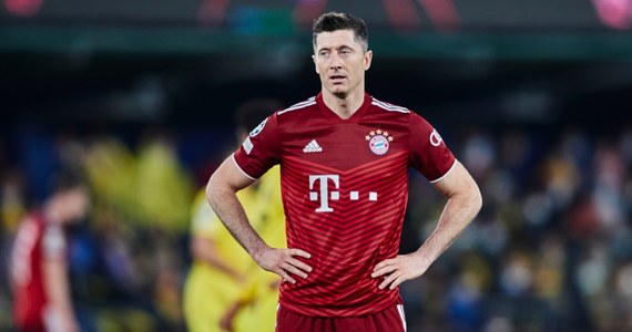 Robert Lewandowski wciąż nie uzyskał zgody Bayernu Monachium na przenosiny do FC Barcelona. ​Media w Hiszpanii odnotowują we wtorek, że sprawa transferu polskiego napastnika wyhamowuje m.in. wraz z podjętymi przez monachijski klub działaniami służącymi zatrzymaniu piłkarza w bawarskiej ekipie.