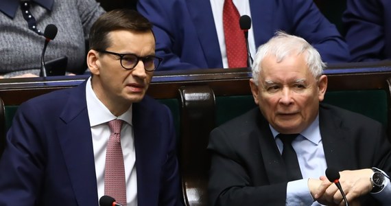 Jarosław Kaczyński, Mateusz Morawiecki i Zbigniew Ziobro - ta trójka, zdaniem badanych w sondażu dla RMF FM i "Dziennika Gazety Prawnej", to najbardziej wpływowi politycy Zjednoczonej Prawicy. Co ciekawe, wśród wyborców PiS więcej osób za wpływowego polityka koalicji uważa Morawieckiego, a nie Kaczyńskiego.