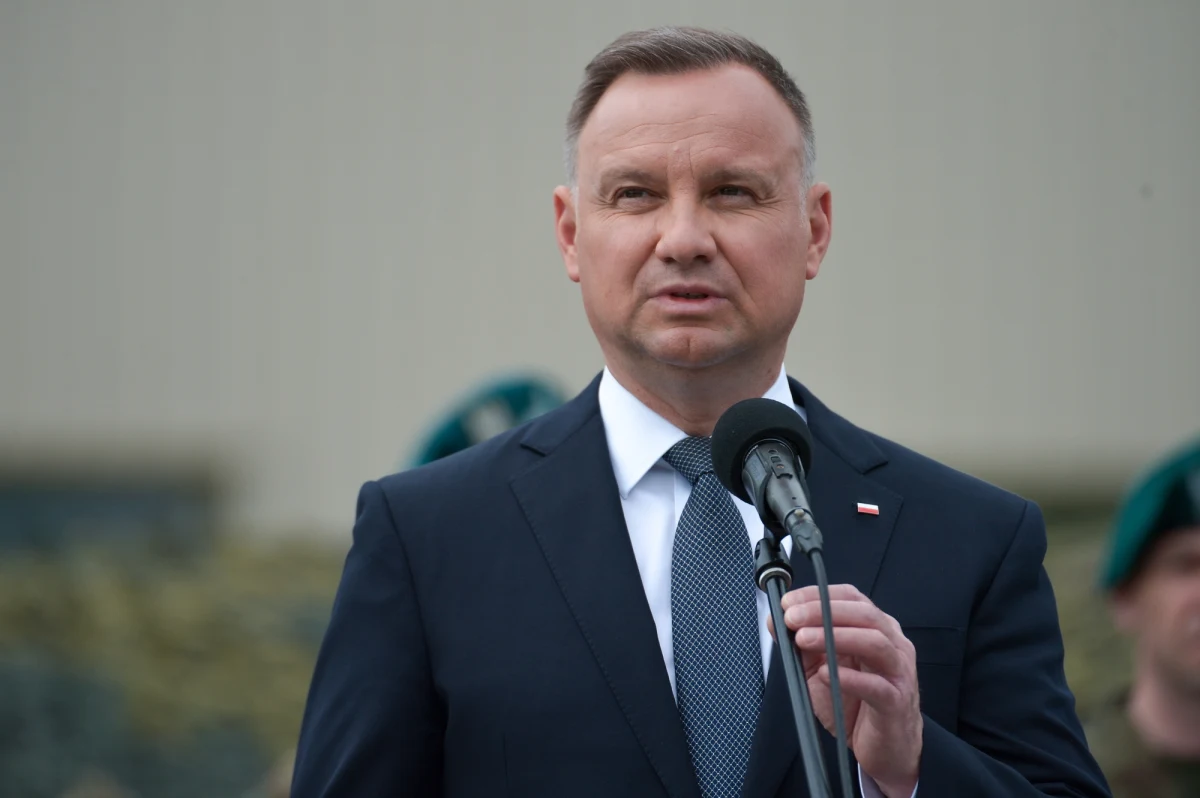Absolutnie fundamentalnym priorytetem jest dla nas to, by wojna na Ukrainie zakończyła się w sposób dla Polski bezpieczny - powiedział prezydent Andrzej Duda podczas spotkania z ambasadorami RP. Podkreślił, że Ukraina powinna odzyskać kontrolę nad swoim terytorium w granicach uznanych międzynarodowo.