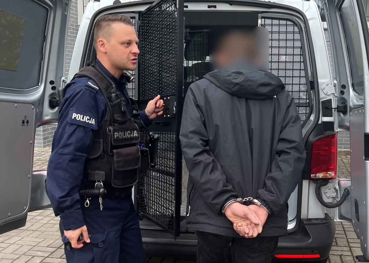 Policjanci z Nowego Stawu (woj. pomorskie) zatrzymali 50-latka, który zabił swojego psa młotkiem. Mężczyzna usłyszał już zarzut i decyzją sądu został tymczasowo aresztowany na 3 miesiące. Grozi mu do 5 lat pozbawienia wolności. 