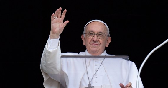 “Z całą mocą ponawiam mój apel o uciszenie wszelkiej broni i wyeliminowanie przyczyn konfliktów poprzez niestrudzone uciekanie się do negocjacji"- napisał papież Franciszek w liście do uczestników wiedeńskiego spotkania państw-stron traktatu o zakazie broni jądrowej.
