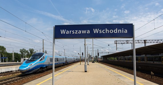 Koleje przywróciły zgodny z rozkładem ruch pociągów podmiejskich w Warszawie. Ekipy remontowe naprawiły nocną awarię sieci trakcyjnej na linii średnicowej. 