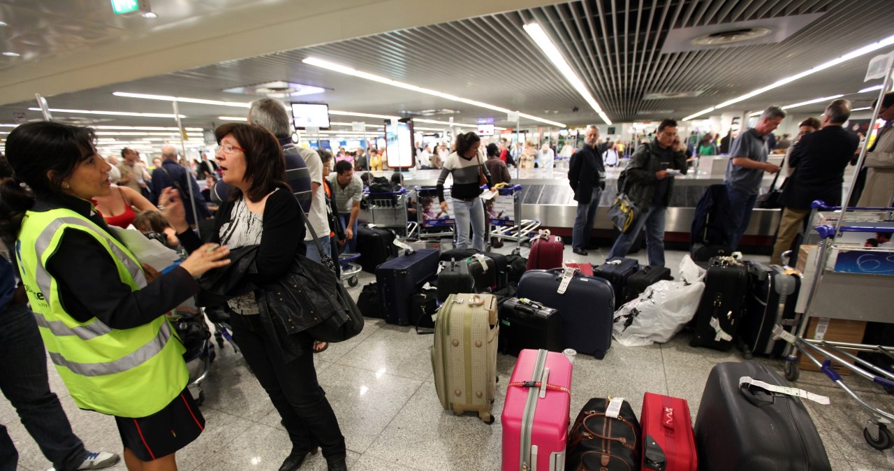 Konflikt na Bliskim Wschodzie paraliżuje loty. Wiemy, co przysługuje pasażerom
