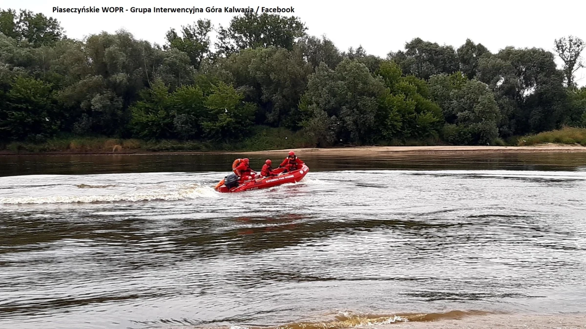 Tragiczny finał poszukiwań dwóch młodych ludzi, którzy w niedzielę przy plaży w Górze Kalwarii (Mazowieckie) kąpali się w Wiśle i zniknęli w jej nurcie. Jak informuje oficer prasowy Komendy Powiatowej Policji w Piasecznie asp. Magdalena Gąsowska, odnaleziono ciała nastolatków. Prokuratura wszczęła w sprawie śledztwo. 