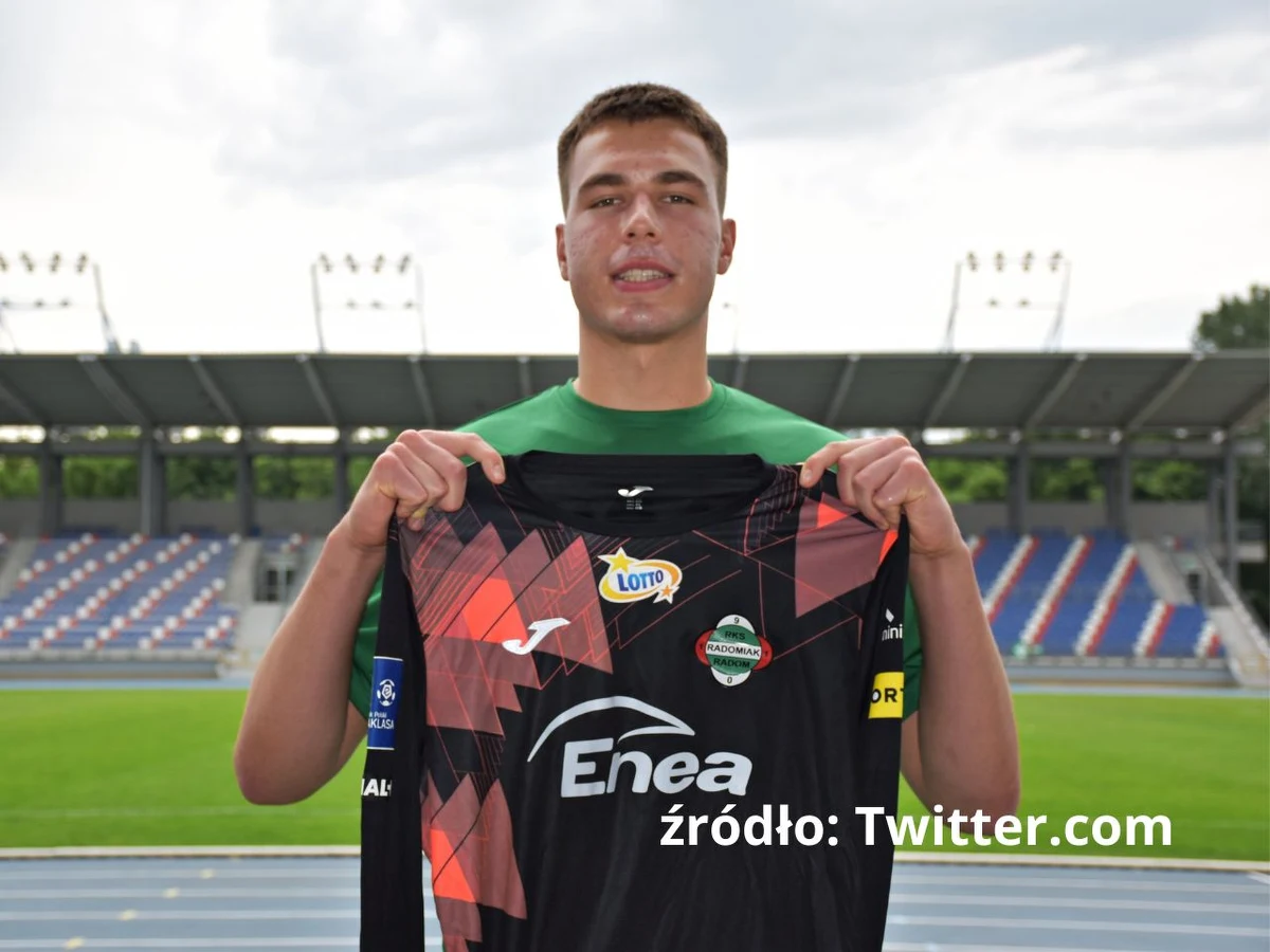 19-letni bramkarz Jakub Ojrzyński na najbliższy sezon przenosi się z angielskiego FC Liverpoolu do ekstraklasowego Radomiaka Radom. To syn znanego trenera.