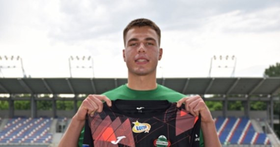 19-letni bramkarz Jakub Ojrzyński na najbliższy sezon przenosi się z angielskiego FC Liverpoolu do ekstraklasowego Radomiaka Radom. To syn znanego trenera.