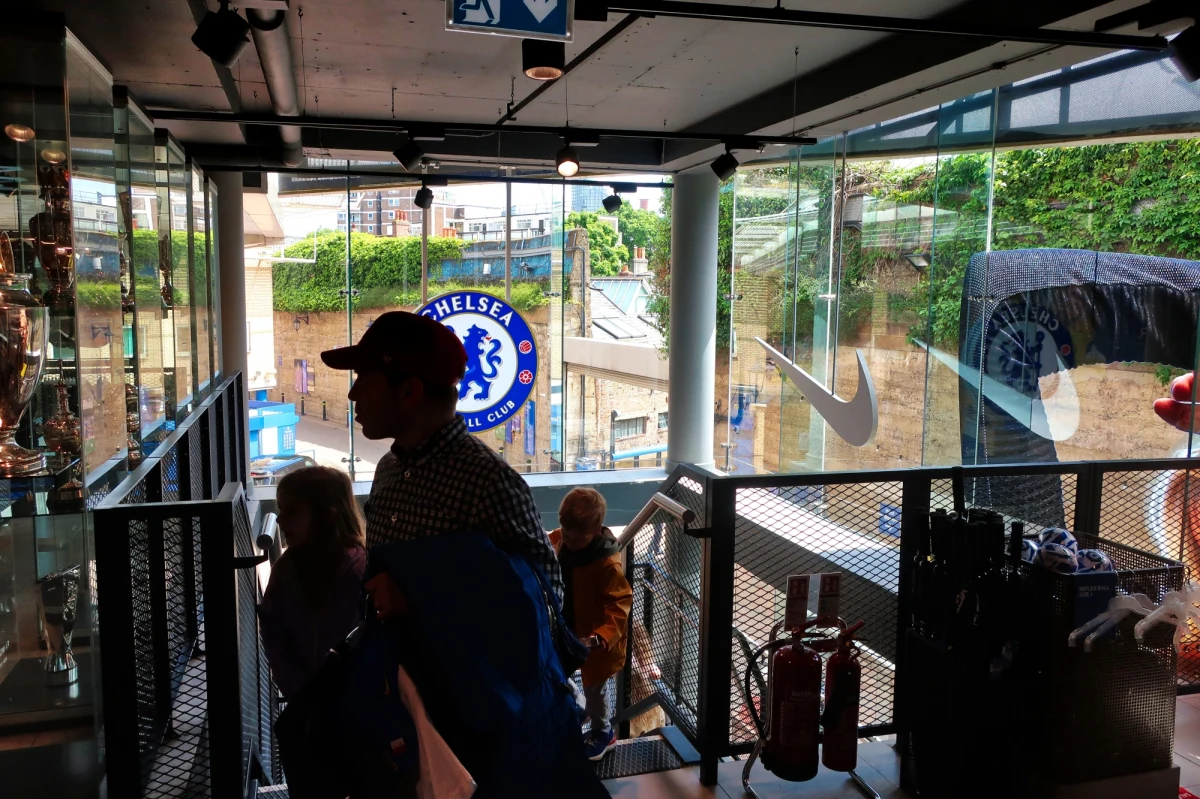 Amerykański biznesmen Todd Boehly w środę został oficjalnie prezesem i dyrektorem sportowym Chelsea. Boehly pod koniec maja kupił pełny pakiet akcji londyńskiego klubu piłkarskiego.