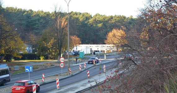 W piątek 24 czerwca, etapami otwierana będzie ulica Kwiatkowskiego w Gdyni. Od rana włączane zostaną kolejne strefy stałej organizacji ruchu na trasie. 