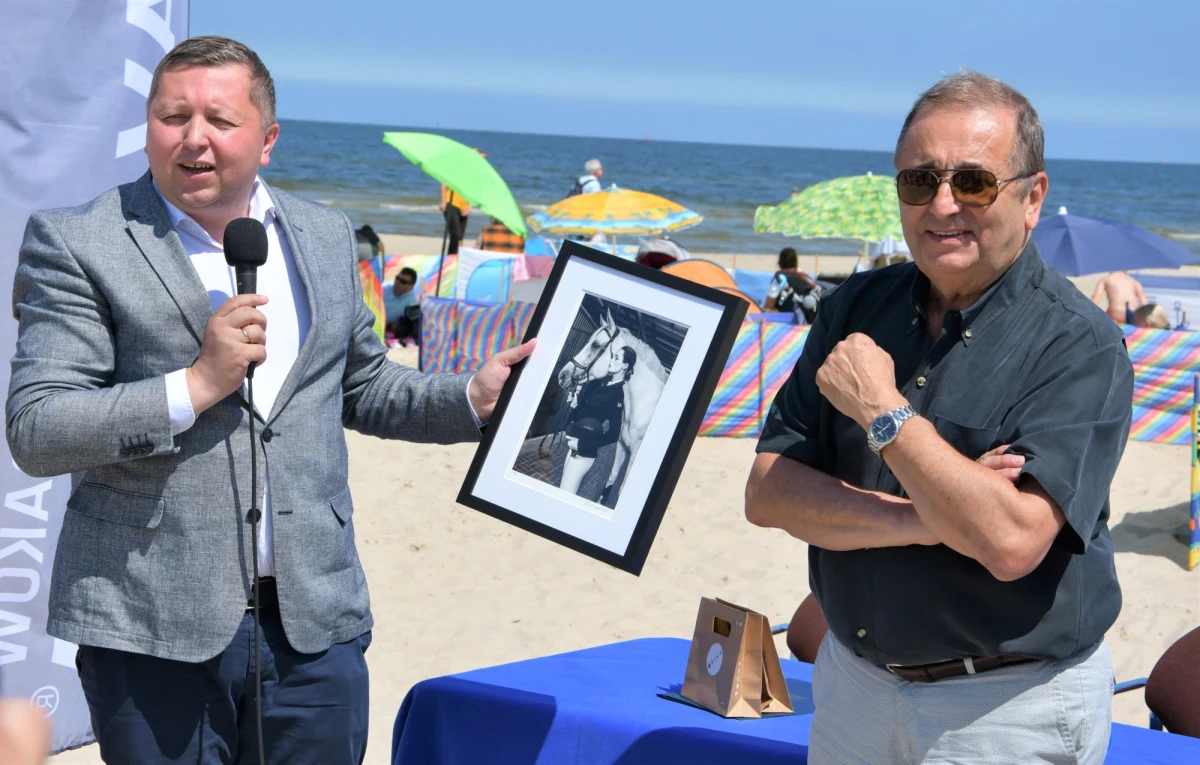 Międzynarodowe zawody jeździeckie zagoszczą na najszerszej plaży w Polsce. Za rok impreza w ramach znanego miłośnikom jeździectwa cyklu CAVALIADA odbędzie się w Świnoujściu. Władze miasta podpisały właśnie umowę na jej organizację.
