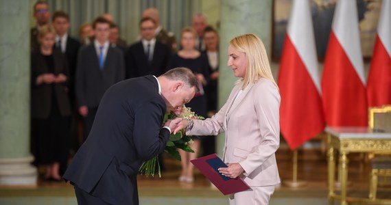 Koło poselskie Polskie Sprawy wchodzi do koalicji rządzącej. Rząd zyskuje więc poparcie trójki kolejnych posłów. Nowym ministrem zostanie Agnieszka Ścigaj - kiedyś z klubu Kukiz'15.