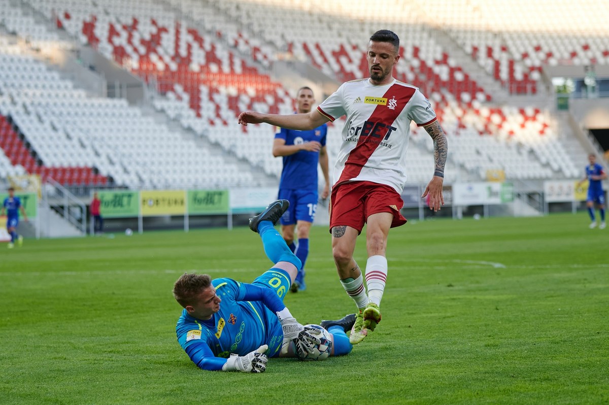 Europejski futbol znów zawita do Łodzi. Piłkarze Dynama Kijów swój mecz w roli gospodarza w 2. rundzie eliminacji Ligi Mistrzów rozegrają na stadionie miejskim im. Władysława Króla. Drużyna trenera Mircei Lucescu zmierzy się z wicemistrzem Turcji Fenerbahce Stambuł.