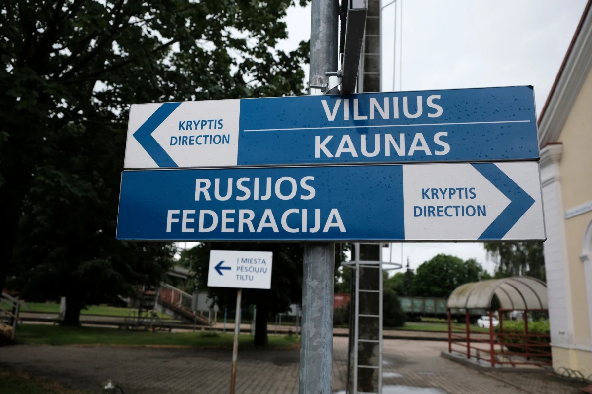 Litwa będzie przygotowana, jeśli Rosja odłączy ją od regionalnej sieci elektroenergetycznej - powiedział litewski prezydent Gitanas Nauseda. Odłączenie mogłoby nastapić w odwecie za ograniczenie tranzytu niektórych rosyjskich towarów do Kaliningradu. Nauseda dodał, że nie spodziewa się konfrontacji wojskowej z Rosją.
