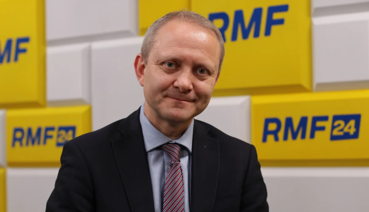 "Celem Rosji jest nie tylko podporządkowanie Ukrainy, ale w grudniu postawiła także ultimatum USA i NATO i domaga się wstrzymania polityki otwartych drzwi i w zasadzie strefy buforowej. To jest cel polityczny, ale jego osiągnięcie można realizować w różny sposób, także przez wojnę. W tym momencie ryzyko konfliktu spadło, ale w przyszłości bezpośredniej konfrontacji militarnej Rosji i NATO nie można wykluczyć, m.in. o status Polski" - mówił w Porannej rozmowie w RMF FM analityk Polskiego Instytutu Spraw Międzynarodowych Wojciech Lorenz. "Ryzyko, że będziemy następni, jeśli Rosja uzna, że wojna jest skutecznym instrumentem w polityce, niestety wzrośnie" - dodał.