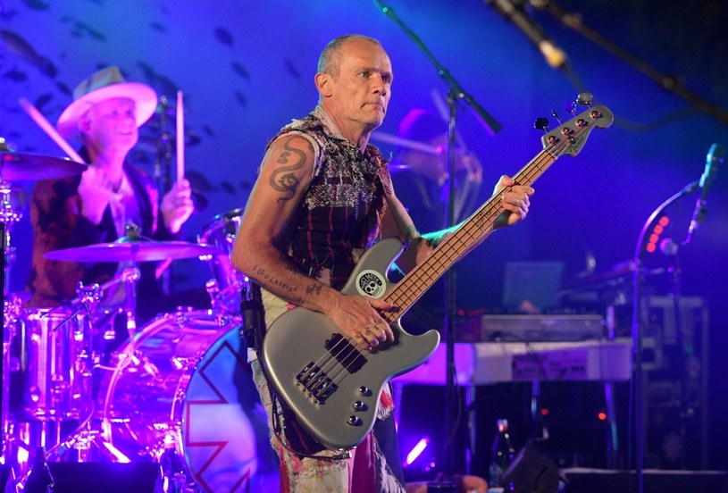 Flea jest znany głównie z występów w Red Hot Chili Peppers, ale od wielu lat realizuje się również jako aktor. Ostatnim jego dokonaniem na tym polu była rola łowcy nagród w serialu "Obi-Wan Kenobi". Basista ma jednak większe ambicje i marzy mu się główna rola. I to bardzo konkretna - muzyk marzy o tym, by zagrać marynarza Popeye'a, słynnego bohatera komiksów i krótkometrażowych animacji.