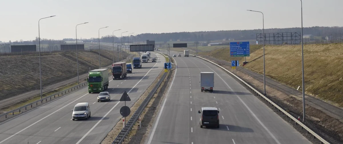 Zakończyły się prace na blisko 16-kilometrowym odcinku autostrady A1 między węzłami Tuszyn a Piotrków Trybunalski Południe. Jak podała GDDKiA w Łodzi, dziś po południu otwarta zostanie łącznica Warszawa - Łódź na węźle Piotrków Trybunalski Zachód, łącząca drogi A1 z S8.