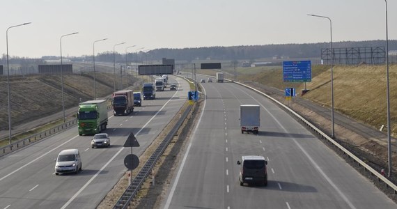 Zakończyły się prace na blisko 16-kilometrowym odcinku autostrady A1 między węzłami Tuszyn a Piotrków Trybunalski Południe. Jak podała GDDKiA w Łodzi, dziś po południu otwarta zostanie łącznica Warszawa - Łódź na węźle Piotrków Trybunalski Zachód, łącząca drogi A1 z S8.