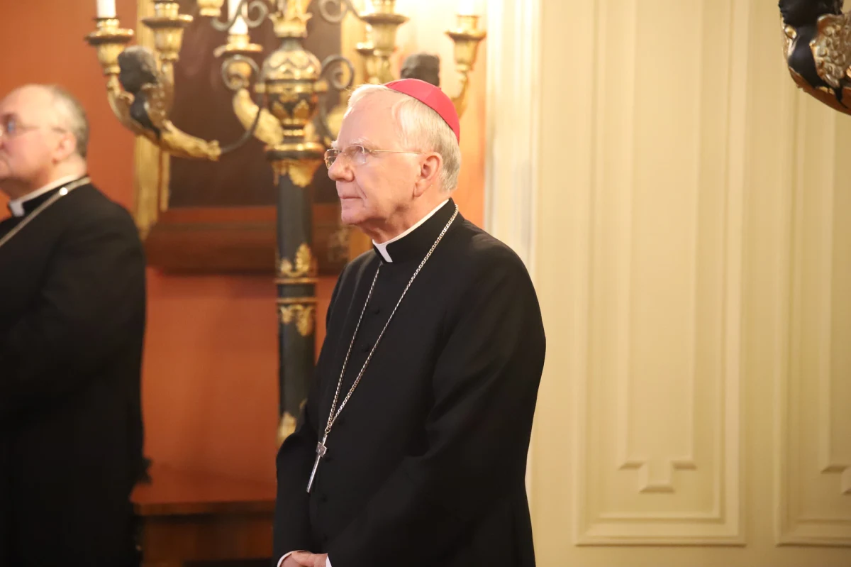 W archidiecezji krakowskiej doszło do zmian personalnych na parafiach. Abp Marek Jędraszewski wręczył księżom dekrety kierujące ich do nowych parafii i zadań.