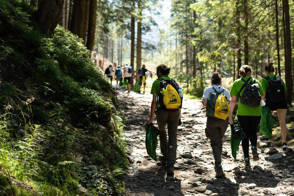 Czyste Tatry odbędą się w tym roku już po raz jedenasty. Misja edukacyjna Stowarzyszenia Czysta Polska trwa, a włączają się w nią kolejni wolontariusze oraz marki, które czują odpowiedzialność za przyszłość Planety. W tym roku do wielkiego sprzątania szlaków, jako partner strategiczny, dołącza marka McDonald’s Polska, która nie tylko zmienia się, by zostawiać dobry ślad, ale także prowadzi  działania edukacyjne.