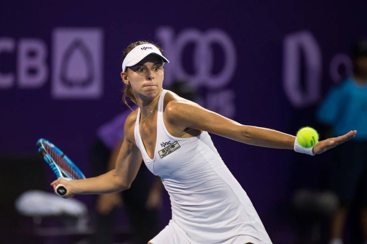 Magda Linette i Serbka Aleksandra Krunić awansowały bez gry do finału debla turnieju WTA 500 w Eastbourne. Ich półfinałowe rywalki, Amerykanka Serena Williams i Ons Jabeur, wycofały się z półfinału w związku z kontuzją kolana Jabeur.