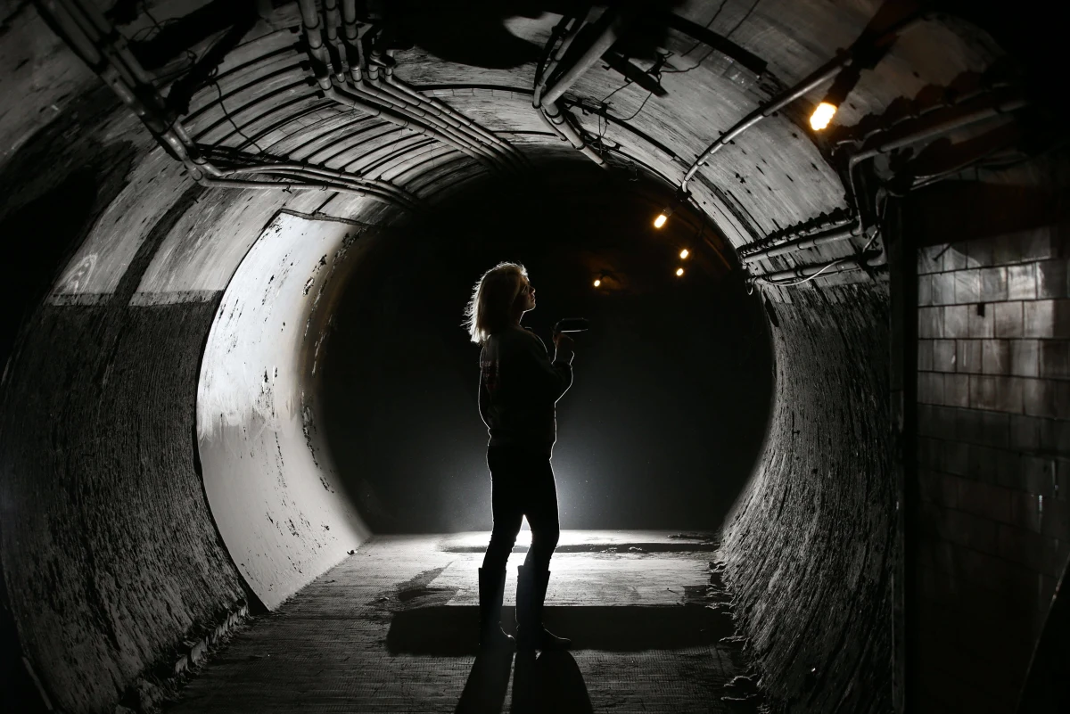 W Polsce mamy ponad 62 tysiące schronów, które mogą zmieścić ok. 1,3 mln ludzi - poinformował komendant główny Państwowej Straży Pożarnej gen. brygadier Andrzej Bartkowiak. Za miejsca schronienia mogą służyć również piwnice, garaże podziemne czy warszawskie metro - wyjaśnił.