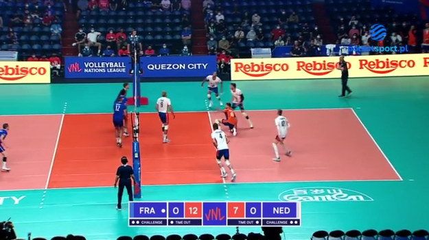 Skrót meczu Ligi Narodów siatkarzy 2022 Francja – Holandia 3:0 (25:14, 25:23, 25:13). Turniej w Quezon City.