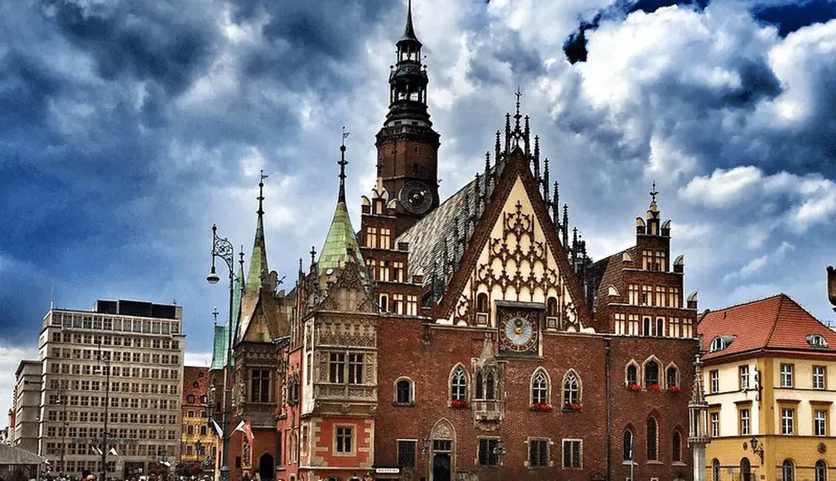 Już 24, 25 i 26 czerwca we Wrocławiu obędzie się Weekend w Rytmie Miasta pod hasłem „Spotkajmy się we Wrocławiu”. To bezpłatne koncerty na scenie w Rynku. Wydarzenie odbędzie się w ramach Święta Wrocławia 2022. Wystąpią między innymi Myslovitz czy Lady Pank.