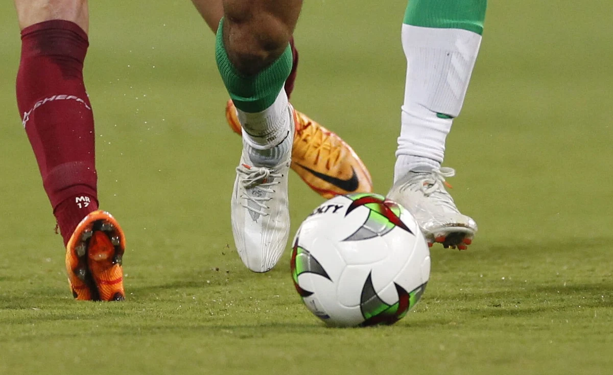 ​Każda reprezentacja uczestnicząca w mistrzostwach świata w Katarze będzie mogła liczyć do 26 zawodników - ogłosiła Międzynarodowa Federacja Piłkarska (FIFA). W poprzednich mundialach drużyny były złożone z 23 piłkarzy.