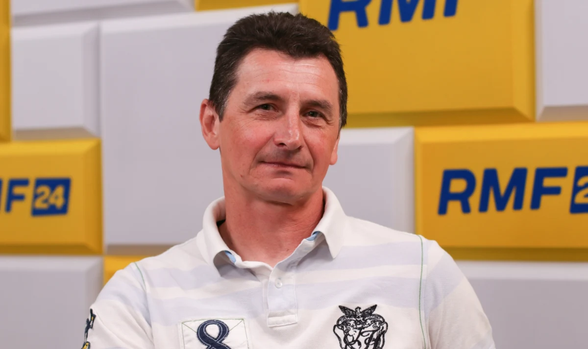 "Nie pijemy (alkoholu - red.) przed wejściem do wody. Tak samo, jak nie jemy, przynajmniej godzinę przed wejściem do wody. Druga kwestia - kąpiemy się w miejscu strzeżonym. W miejscach, w których nie ma ratowników, nikt nie pomoże. Trzecia - nigdy samotnie" - radzi w Porannej rozmowie w RMF FM Paweł Różański, ratownik WOPR wszystkim, którzy w lecie zamierzają spędzać czas nad wodą.