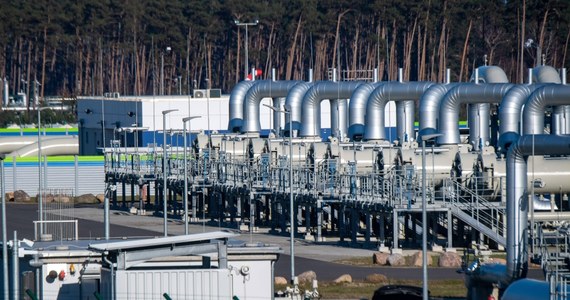 ​W związku z mniejszymi dostawami rosyjskiego gazu do Niemiec poprzez gazociąg Nord Stream 1, ministerstwo gospodarki rozważa scenariusz wywłaszczenia odcinka Nord Stream 2 i przyłączenie go do pływającego terminala LNG - informuje "Der Spiegel", powołując się na swoje źródła.