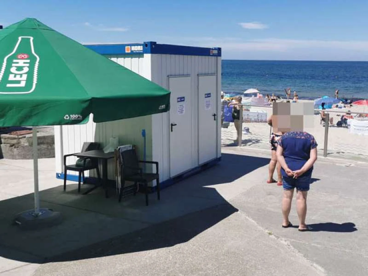Drożyzna nad polskim morzem dosięgnęła kolejnego obszaru. Aż 10 zł kosztuje skorzystanie z toalety przy Plaży Wschodniej w Kołobrzegu. "To prywatna inicjatywa, samorząd nie ma z tym nic wspólnego" - zapewnia kołobrzeski magistrat.