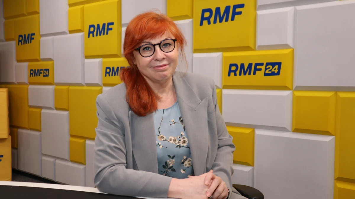 Sytuacja w rozmowach z PAŻP wygląda dziś lepiej – mówiła w Rozmowie w południe w RMF FM Anna Garwolińska, pełnomocniczka Związku Zawodowego Kontrolerów Ruchu Lotniczego. Powiedziała, że alarmowanie, że rozmowy z PAŻP-em idą w złym kierunku to był „krzyk rozpaczy”. „Nagle się okazało, że w kwestii tego, co było istotne, czyli sprawie kodeksu etyki i program 57 plus, rozjazd był dramatyczny. Nie było też pani prezes i ten krzyk pozwolił nam na to, że pani prezes wróciła, wzięła wszystko w swoje ręce i od poniedziałku ruszyło” – powiedziała Garwolińska. „Teraz już wszystko w rękach pana ministra. Czy pan minister wywróci stolik, czy pan minister postanowi, że nie pojedziemy na wakacje, to jest już jego odpowiedzialność” – podkreśliła.